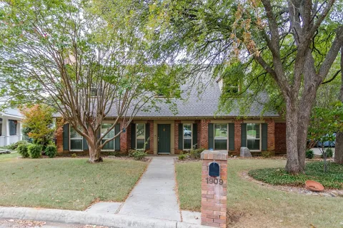 1909 Highland Park Circle