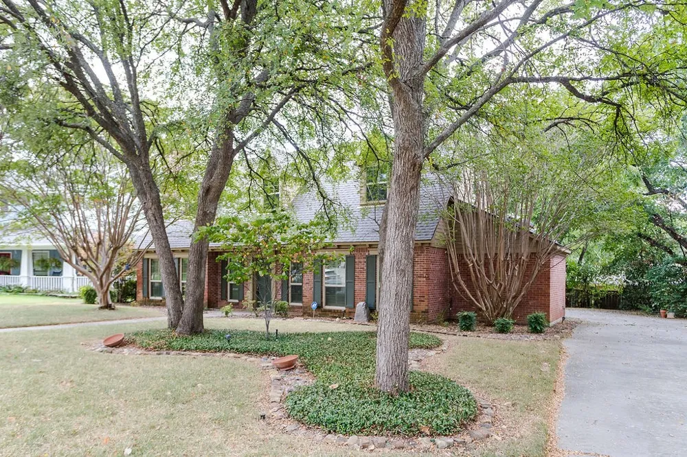 1909 Highland Park Circle Denton, TX 76205