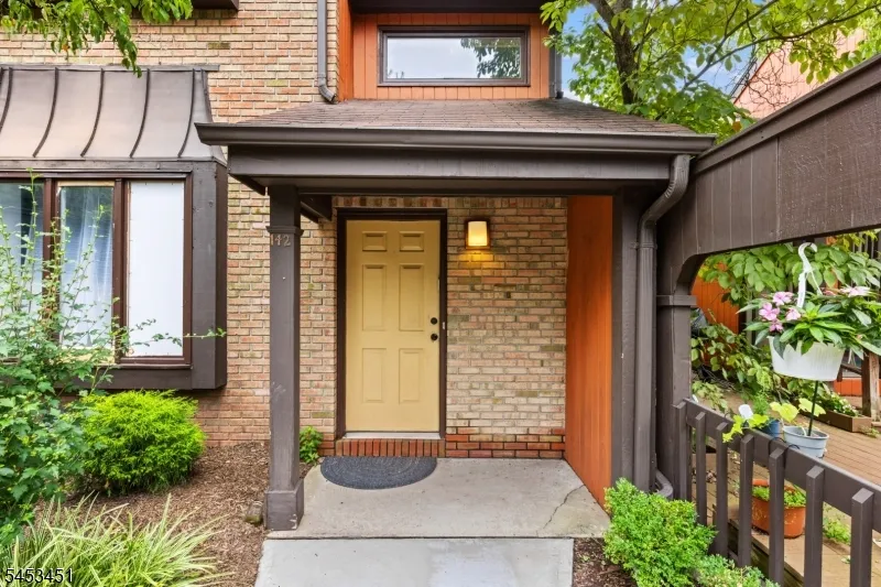 142 Riverbend Dr North Brunswick, NJ 08902