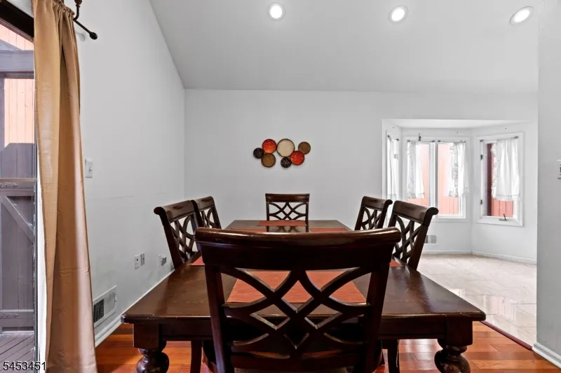 142 Riverbend Dr North Brunswick, NJ 08902