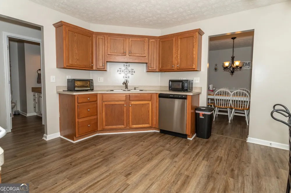 1537 Cardinal LN Winder, GA 30680