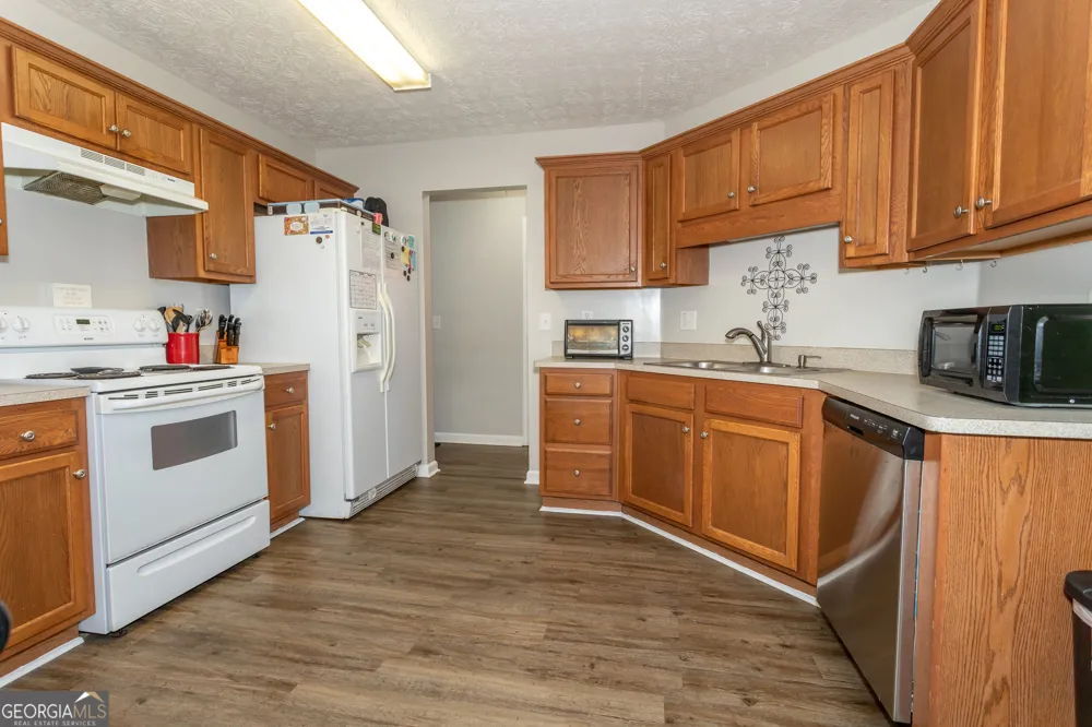 1537 Cardinal LN Winder, GA 30680