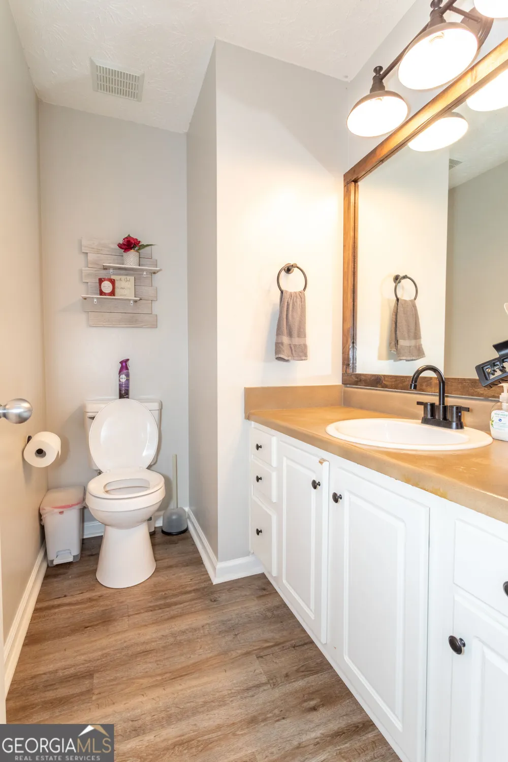 1537 Cardinal LN Winder, GA 30680