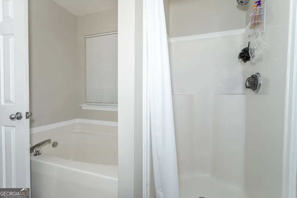 1537 Cardinal LN Winder, GA 30680