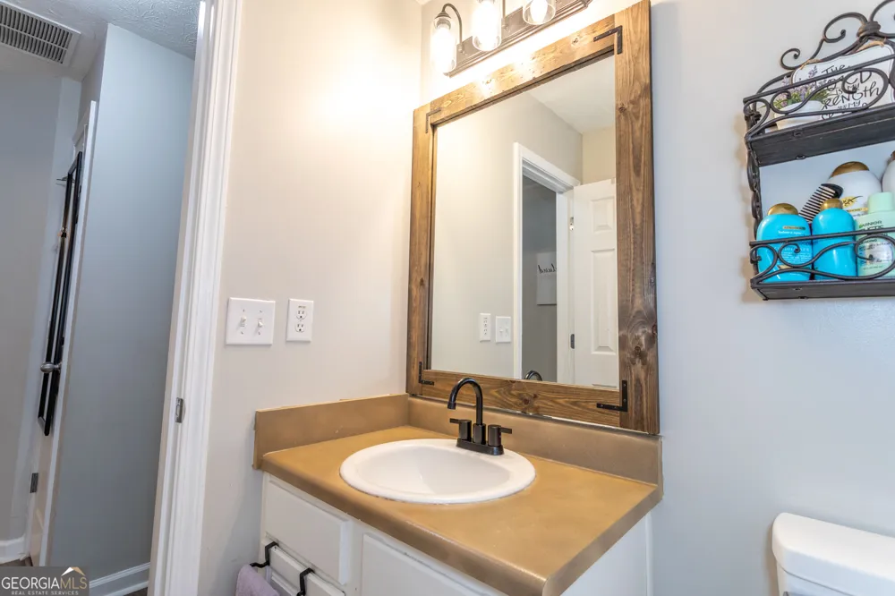 1537 Cardinal LN Winder, GA 30680