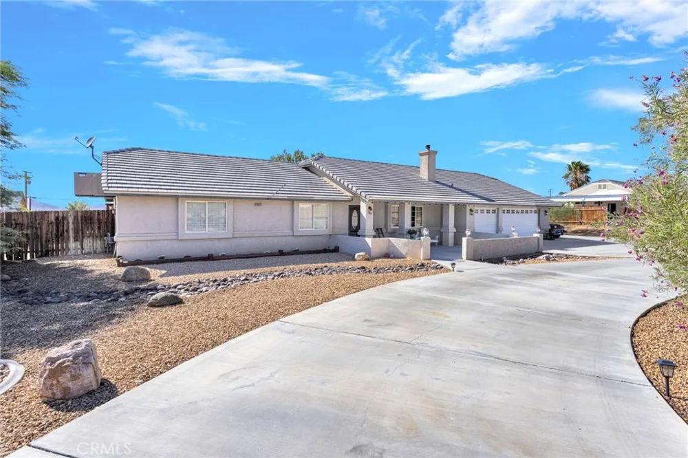 16976 Joshua Apple Valley, CA 92307