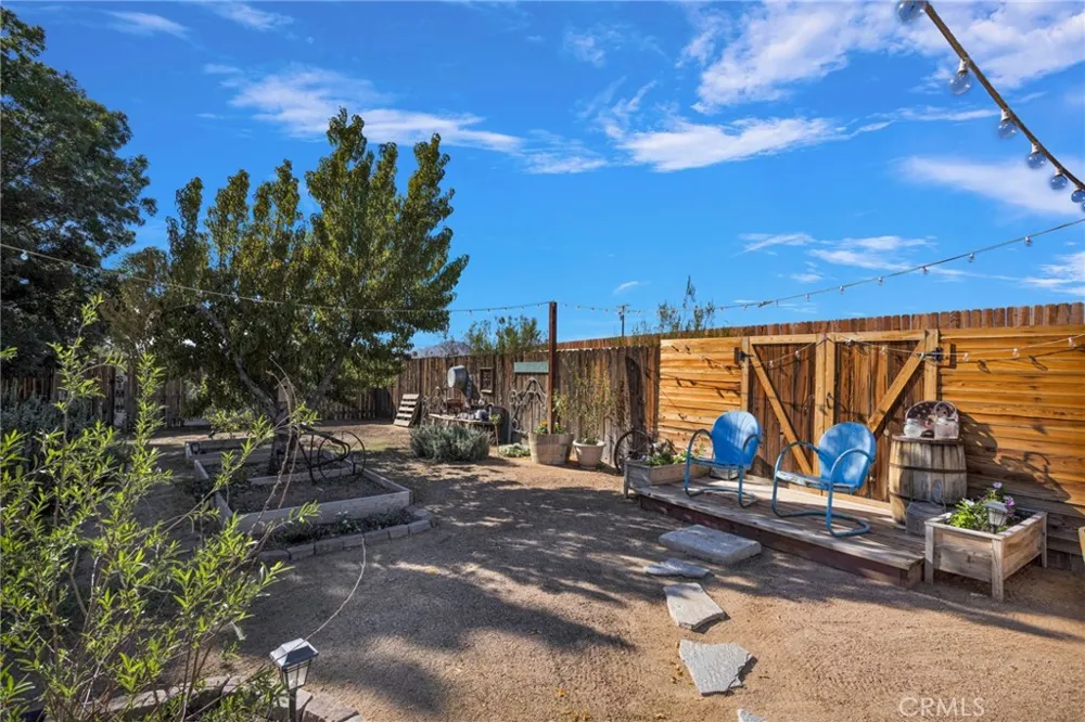 16976 Joshua Apple Valley, CA 92307