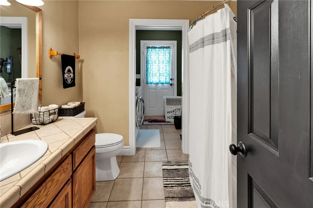 16976 Joshua Apple Valley, CA 92307