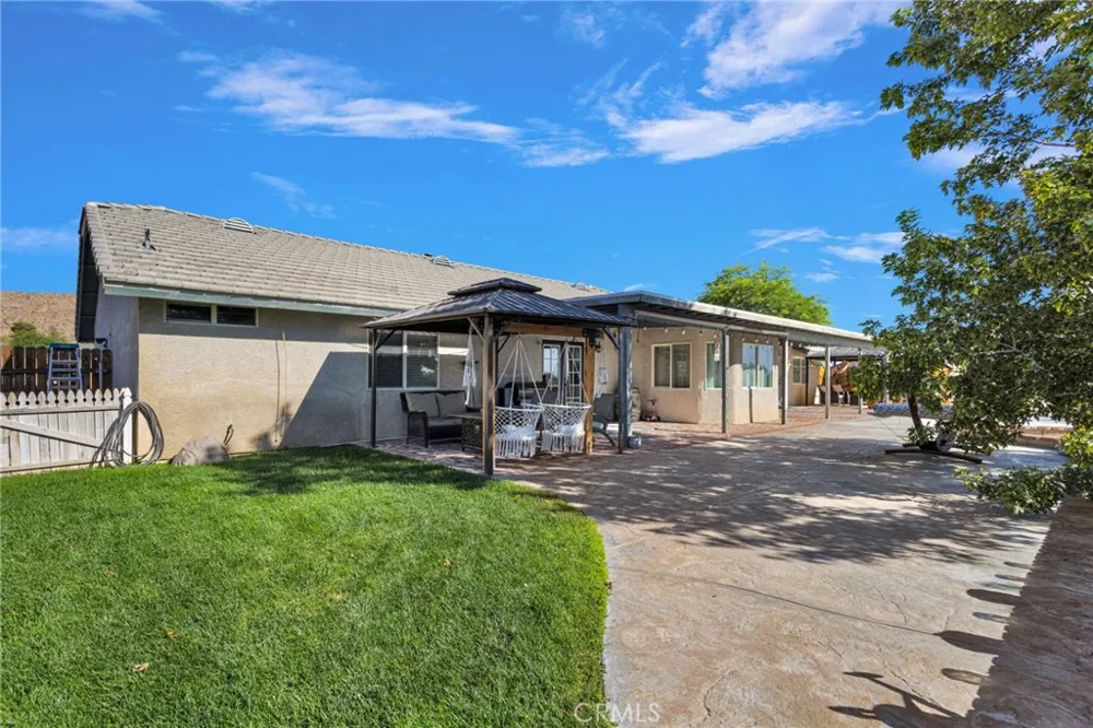 16976 Joshua Apple Valley, CA 92307