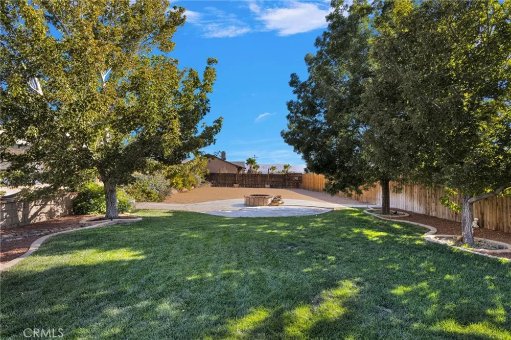 16976 Joshua Apple Valley, CA 92307