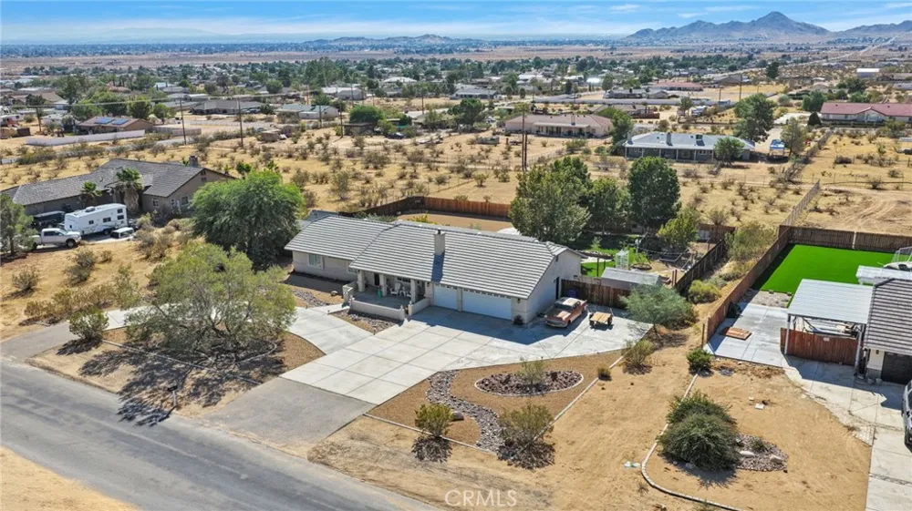 16976 Joshua Apple Valley, CA 92307