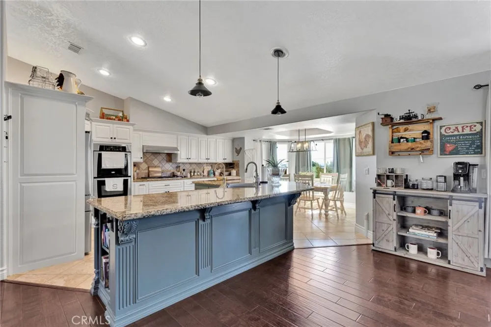 16976 Joshua Apple Valley, CA 92307
