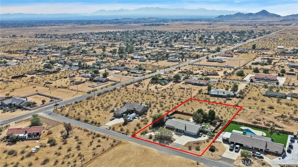 16976 Joshua Apple Valley, CA 92307
