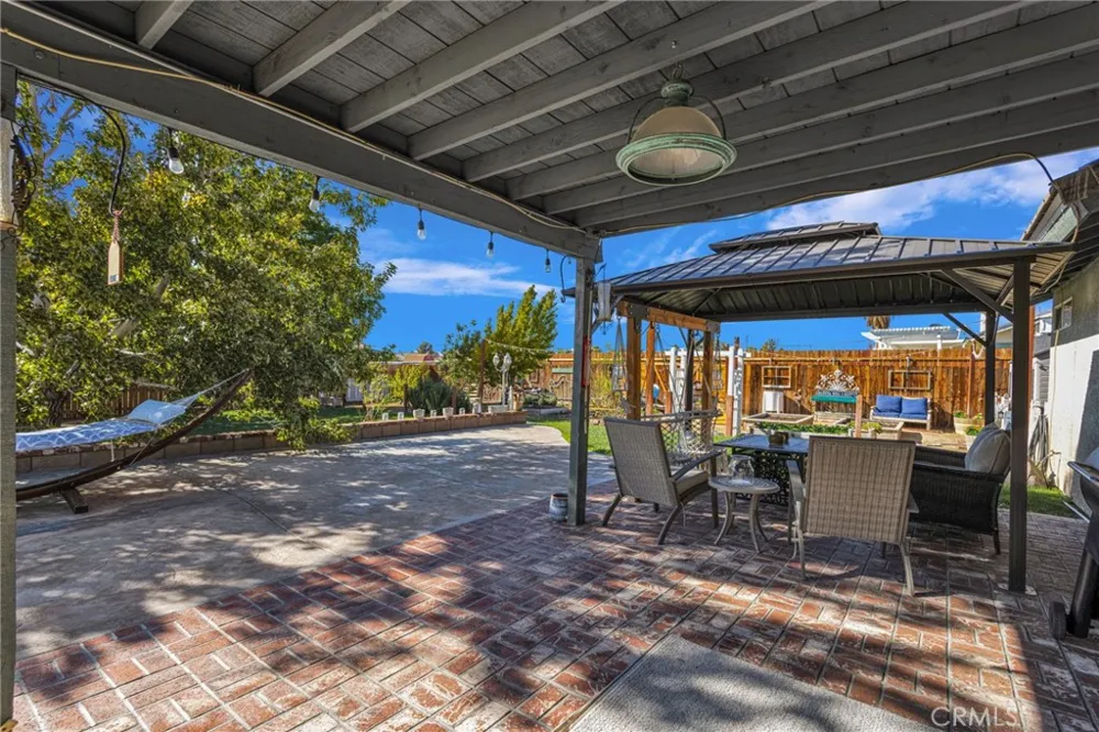 16976 Joshua Apple Valley, CA 92307