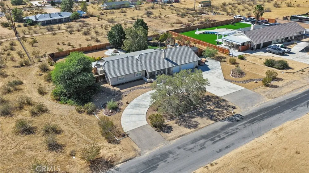 16976 Joshua Apple Valley, CA 92307