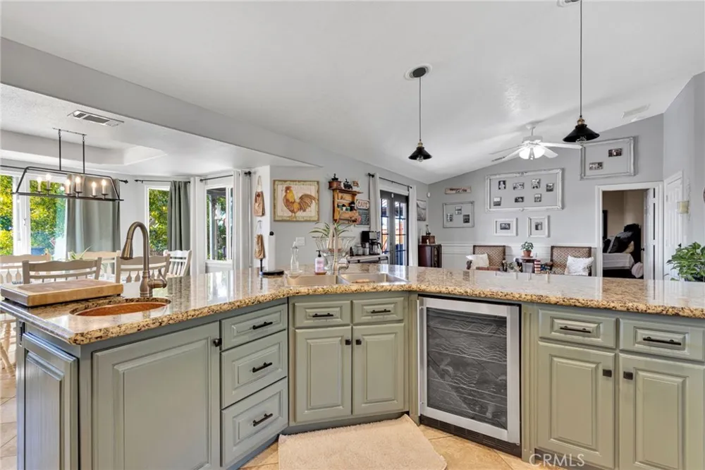 16976 Joshua Apple Valley, CA 92307