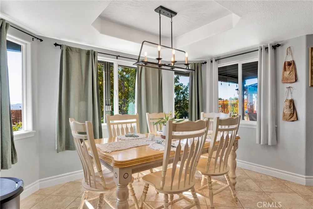 16976 Joshua Apple Valley, CA 92307