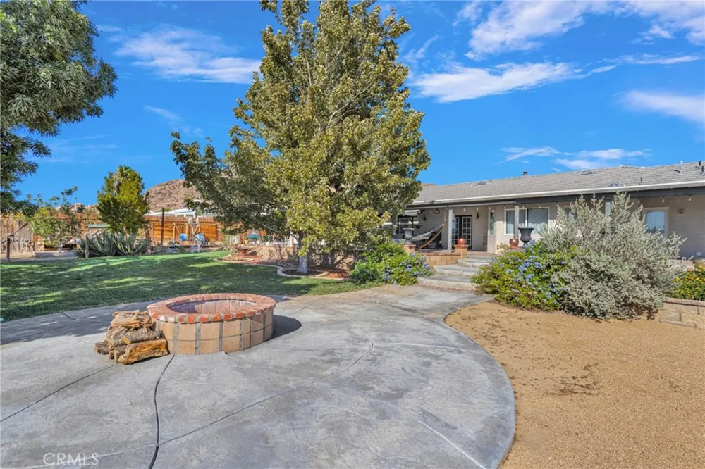 16976 Joshua Apple Valley, CA 92307