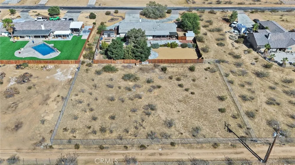 16976 Joshua Apple Valley, CA 92307