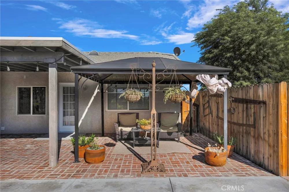 16976 Joshua Apple Valley, CA 92307
