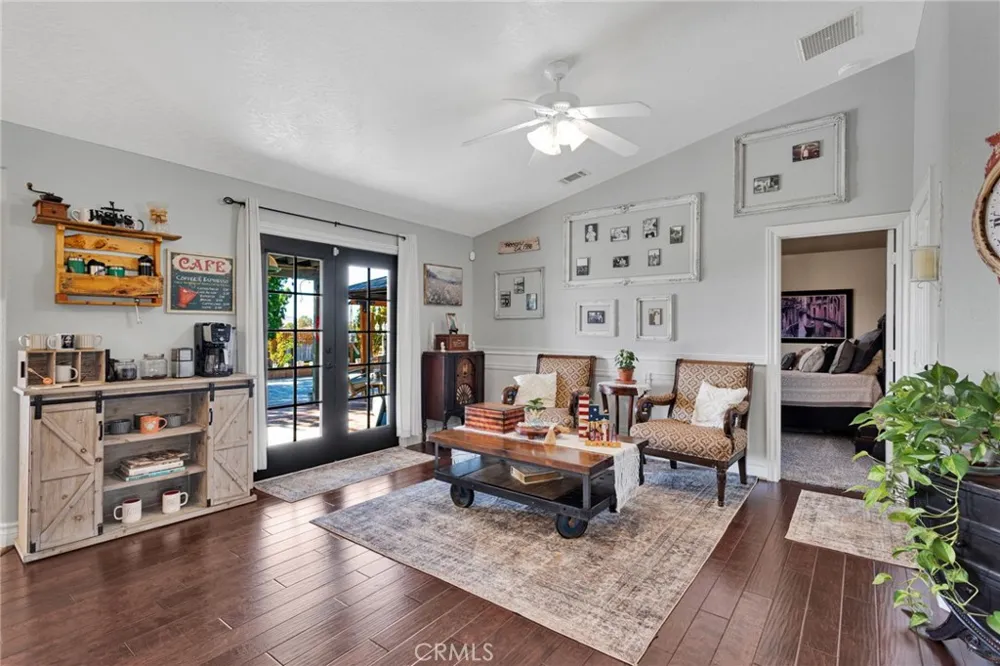 16976 Joshua Apple Valley, CA 92307