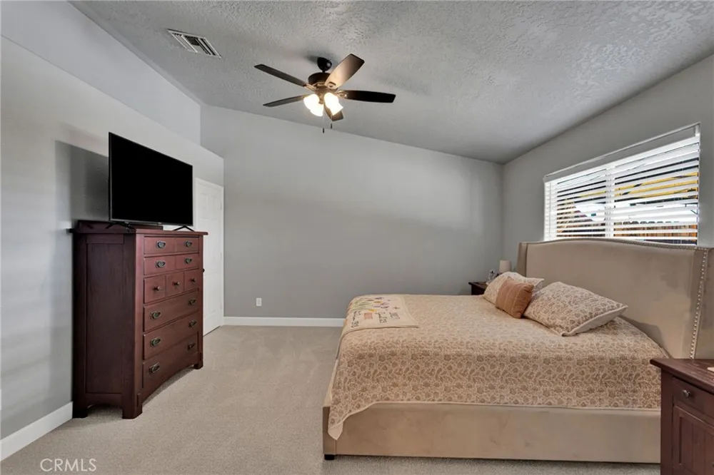 16976 Joshua Apple Valley, CA 92307