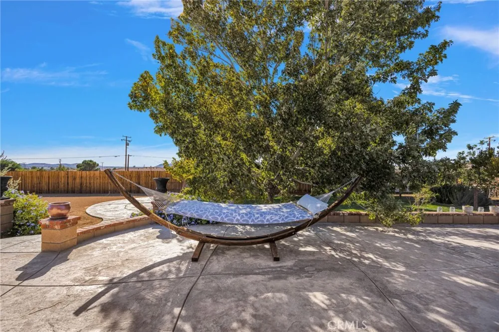 16976 Joshua Apple Valley, CA 92307