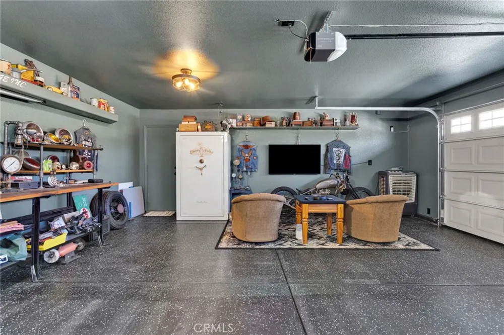 16976 Joshua Apple Valley, CA 92307
