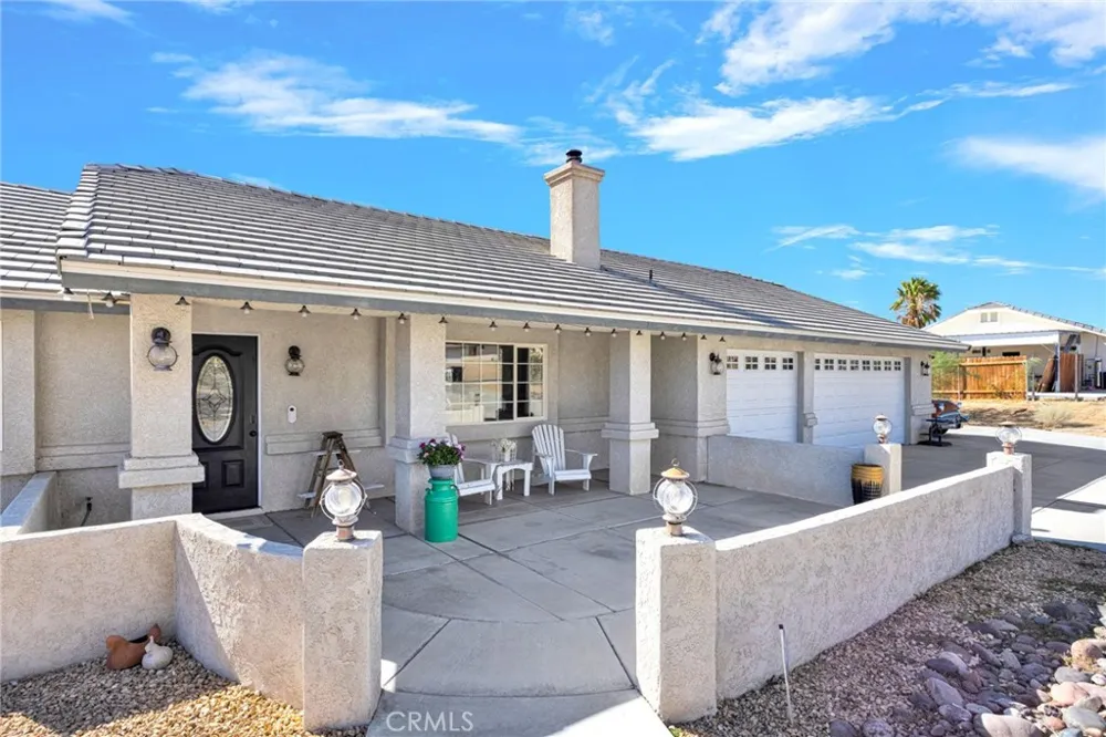 16976 Joshua Apple Valley, CA 92307