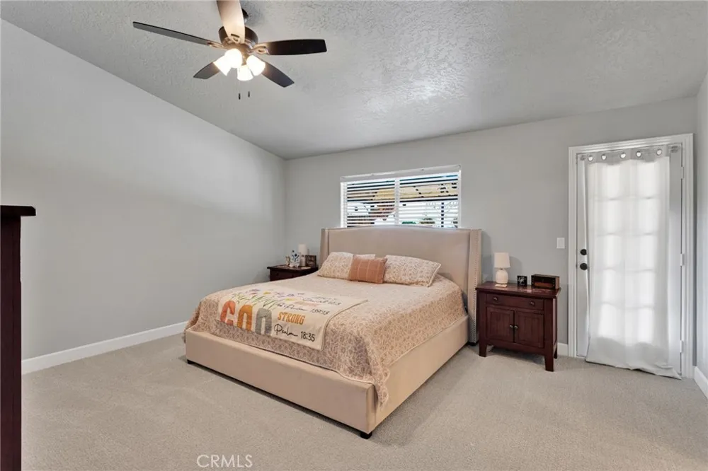 16976 Joshua Apple Valley, CA 92307