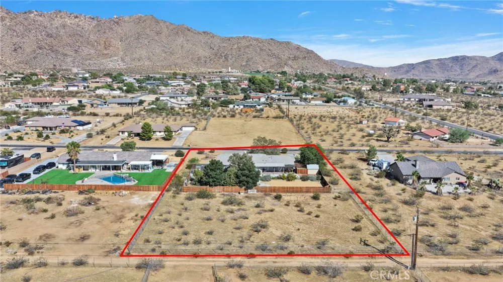16976 Joshua Apple Valley, CA 92307