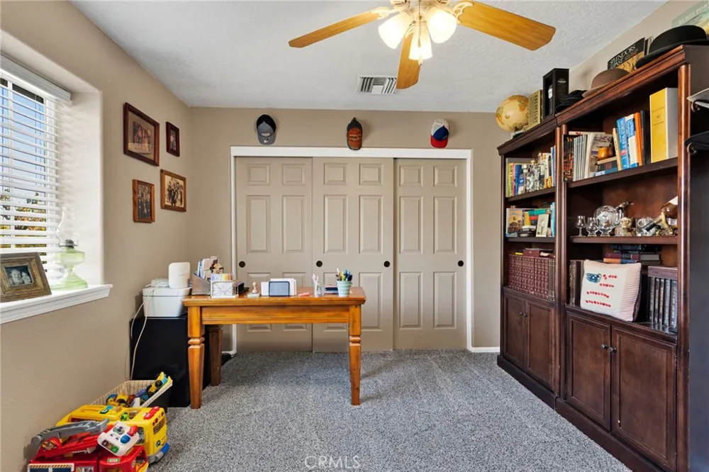 16976 Joshua Apple Valley, CA 92307