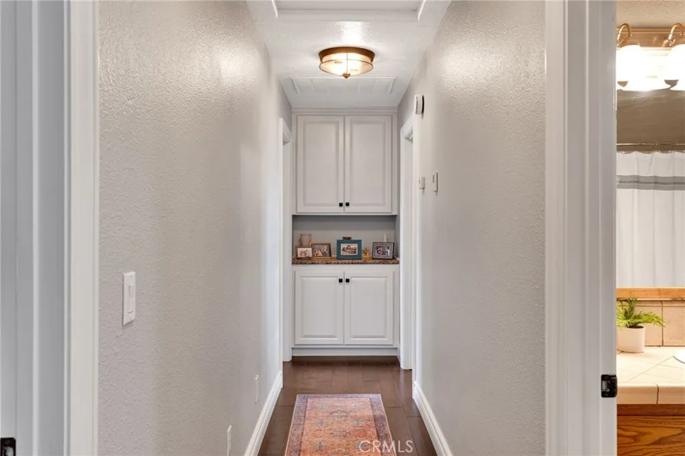 16976 Joshua Apple Valley, CA 92307