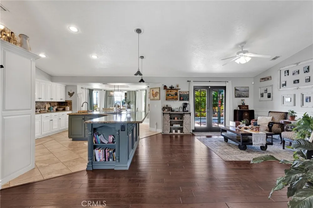16976 Joshua Apple Valley, CA 92307