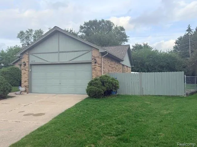4832 Colony Court Warren City, MI 48091