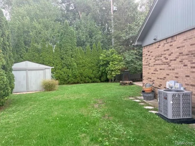 4832 Colony Court Warren City, MI 48091