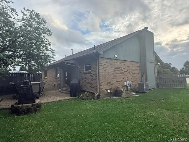 4832 Colony Court Warren City, MI 48091
