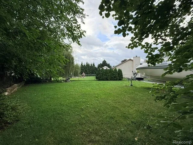 4832 Colony Court Warren City, MI 48091