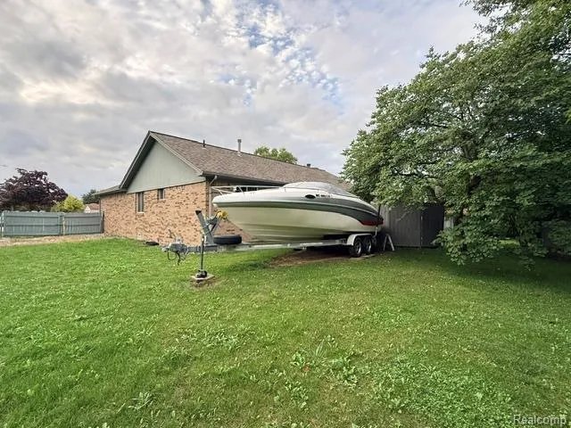 4832 Colony Court Warren City, MI 48091