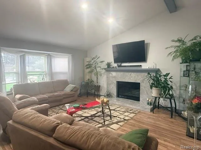 4832 Colony Court Warren City, MI 48091