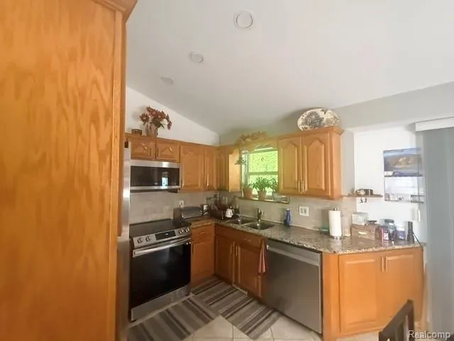4832 Colony Court Warren City, MI 48091