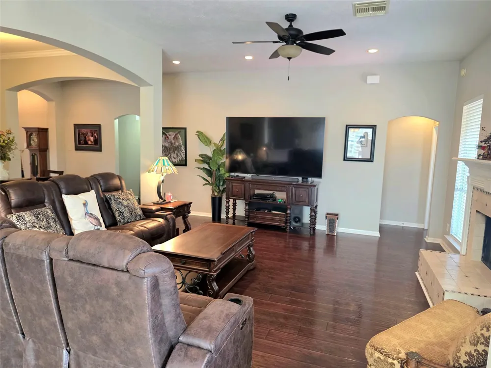 220 April Waters Drive W Montgomery, TX 77356