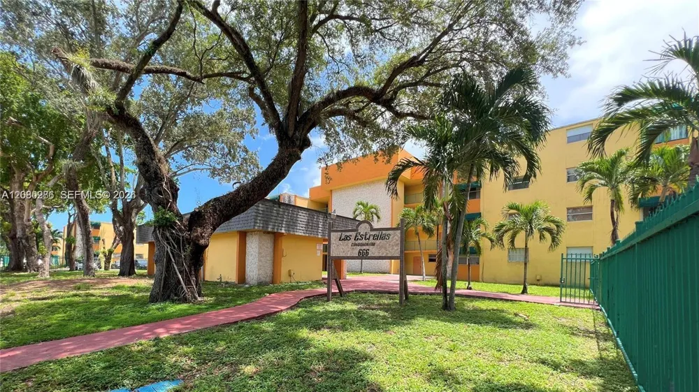 666 W 81st St #303 Hialeah, FL 33014