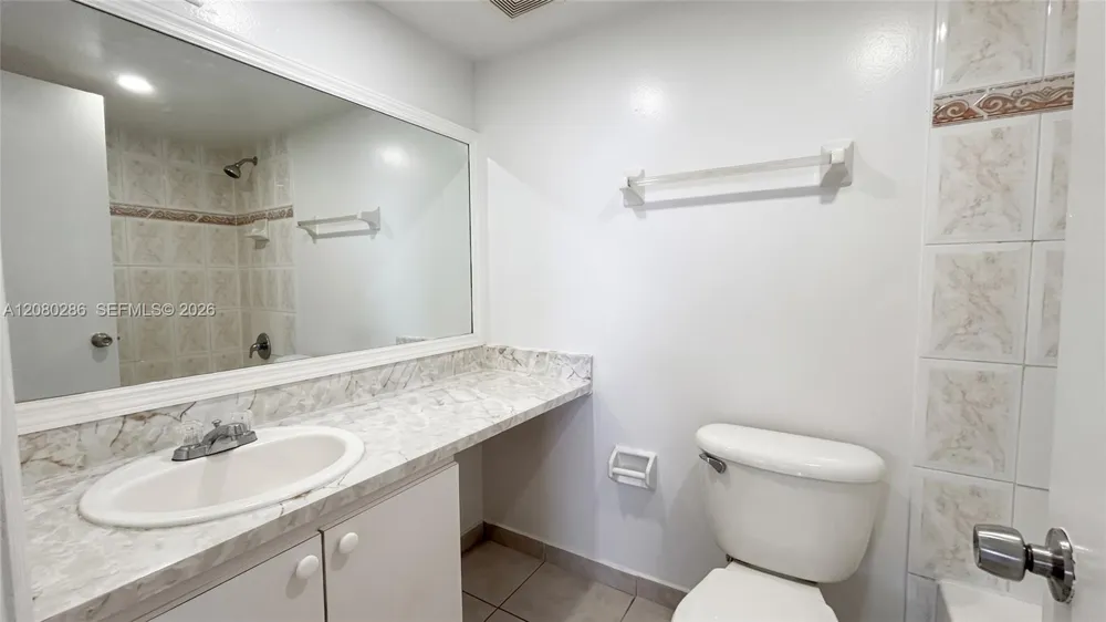 666 W 81st St #303 Hialeah, FL 33014