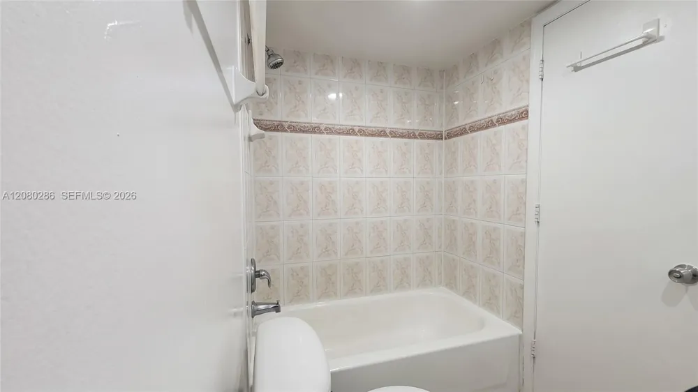 666 W 81st St #303 Hialeah, FL 33014