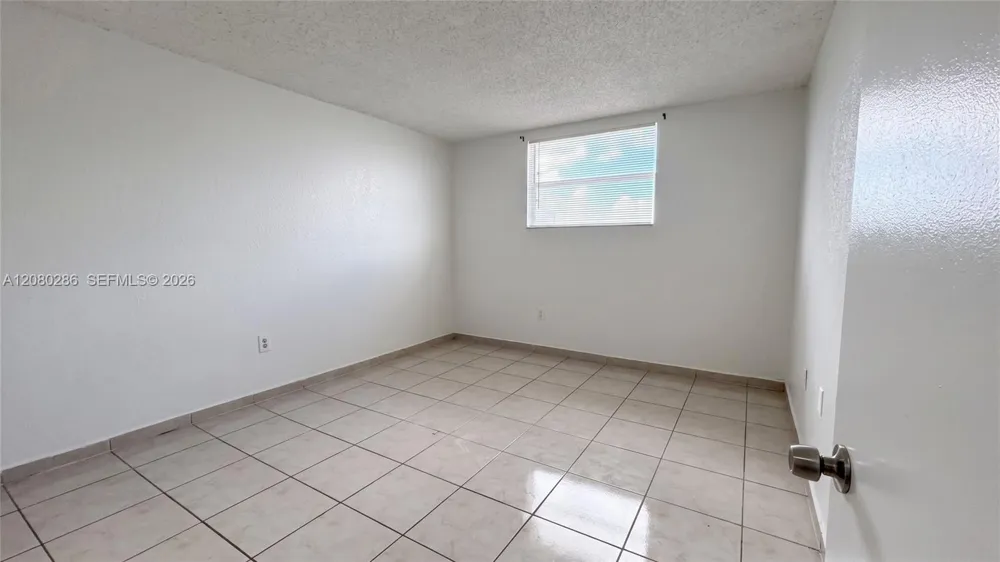 666 W 81st St #303 Hialeah, FL 33014