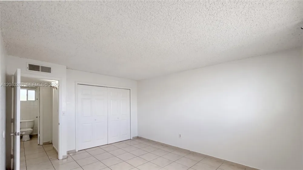 666 W 81st St #303 Hialeah, FL 33014