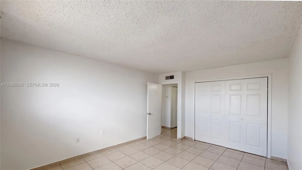 666 W 81st St #303 Hialeah, FL 33014