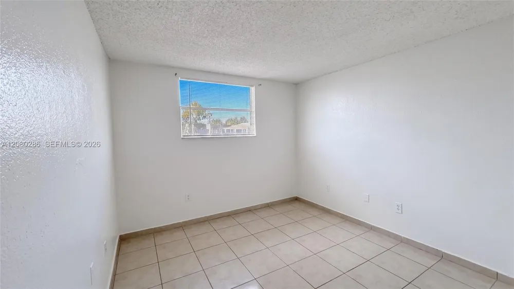 666 W 81st St #303 Hialeah, FL 33014