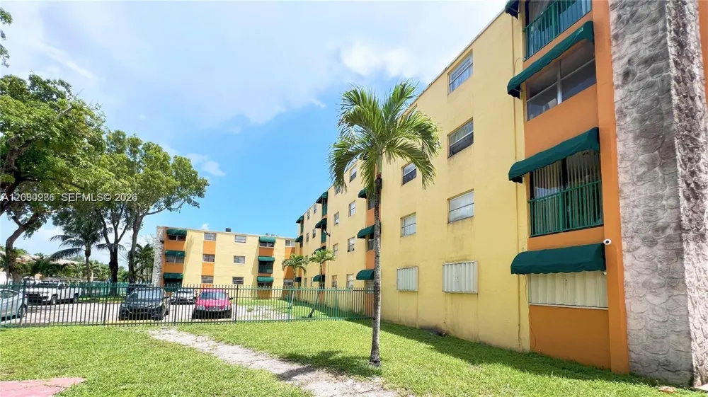 666 W 81st St #303 Hialeah, FL 33014